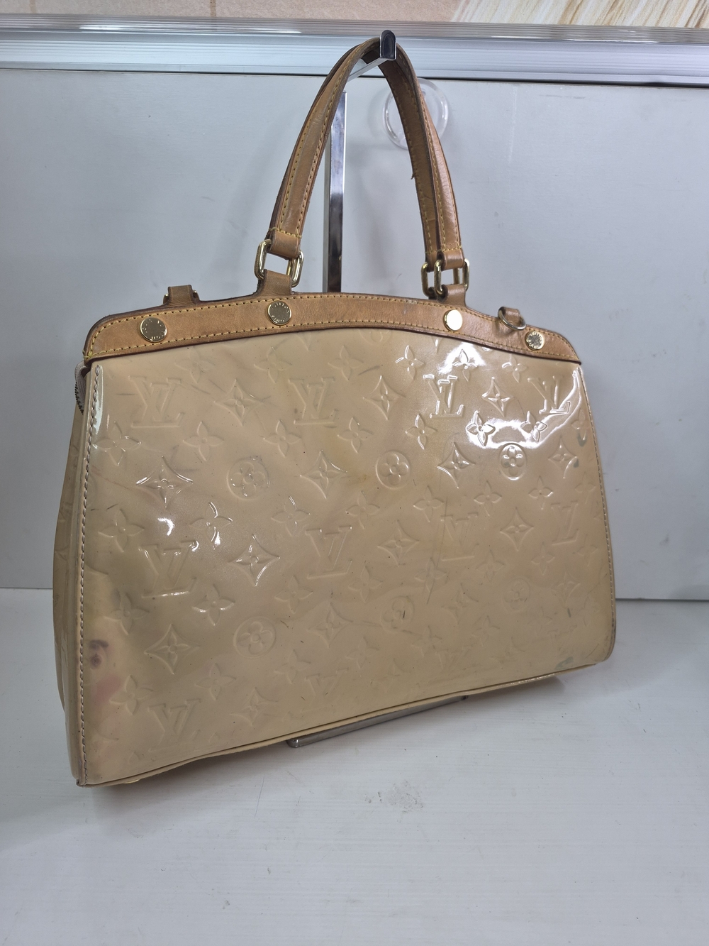 Louis Vuitton Beige Monogram Vernis Patent Leather Tote